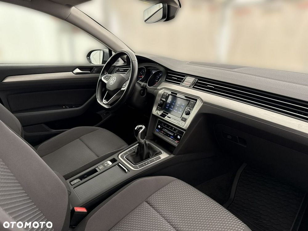 Volkswagen Passat - 22