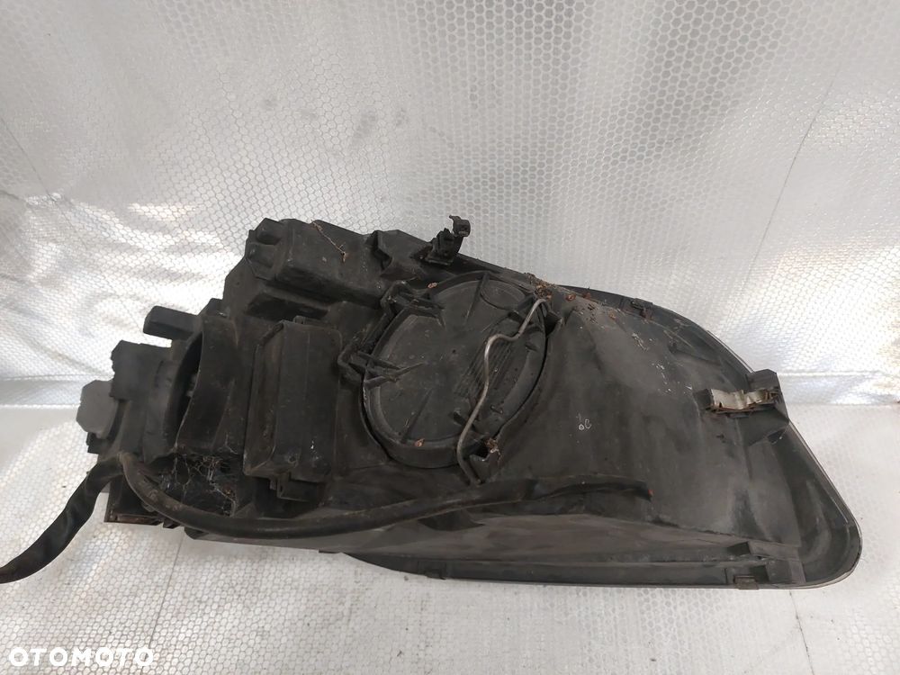 .  LAMPA PRZOD PRZEDNIA LEWA AUDI A4 B7 - 5