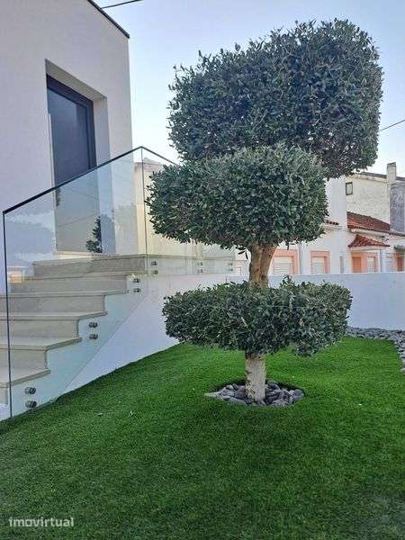 Moradia T3 com Jardim Privado no Coração de Coimbra – Celas - Grande imagem: 2/12