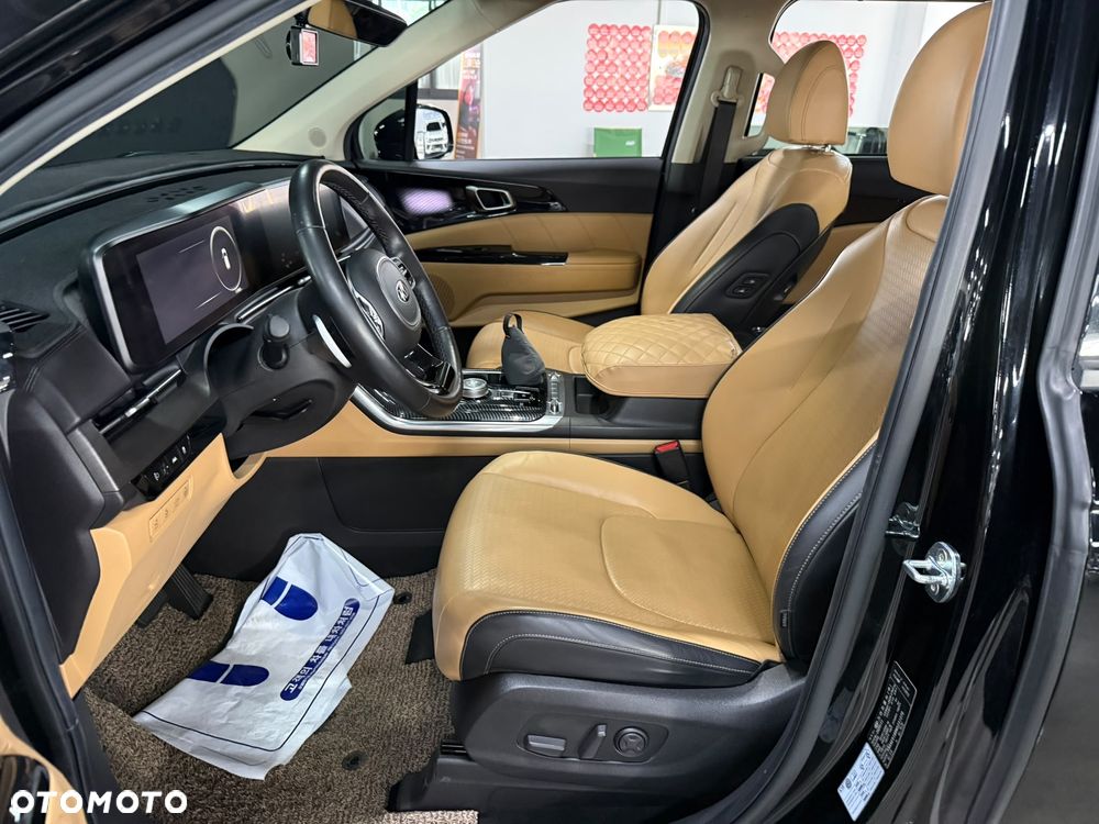 Kia Carnival - 18