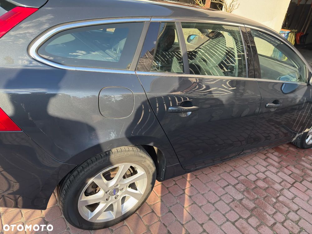 Volvo V60 T3 Momentum - 10