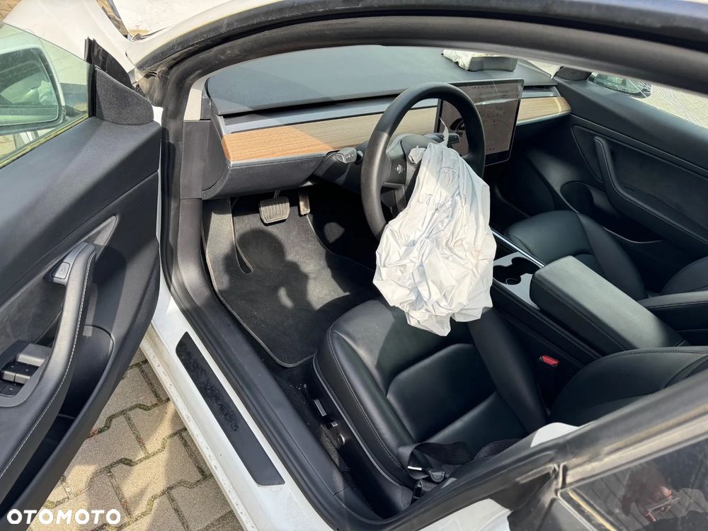 Tesla Model 3 - 13