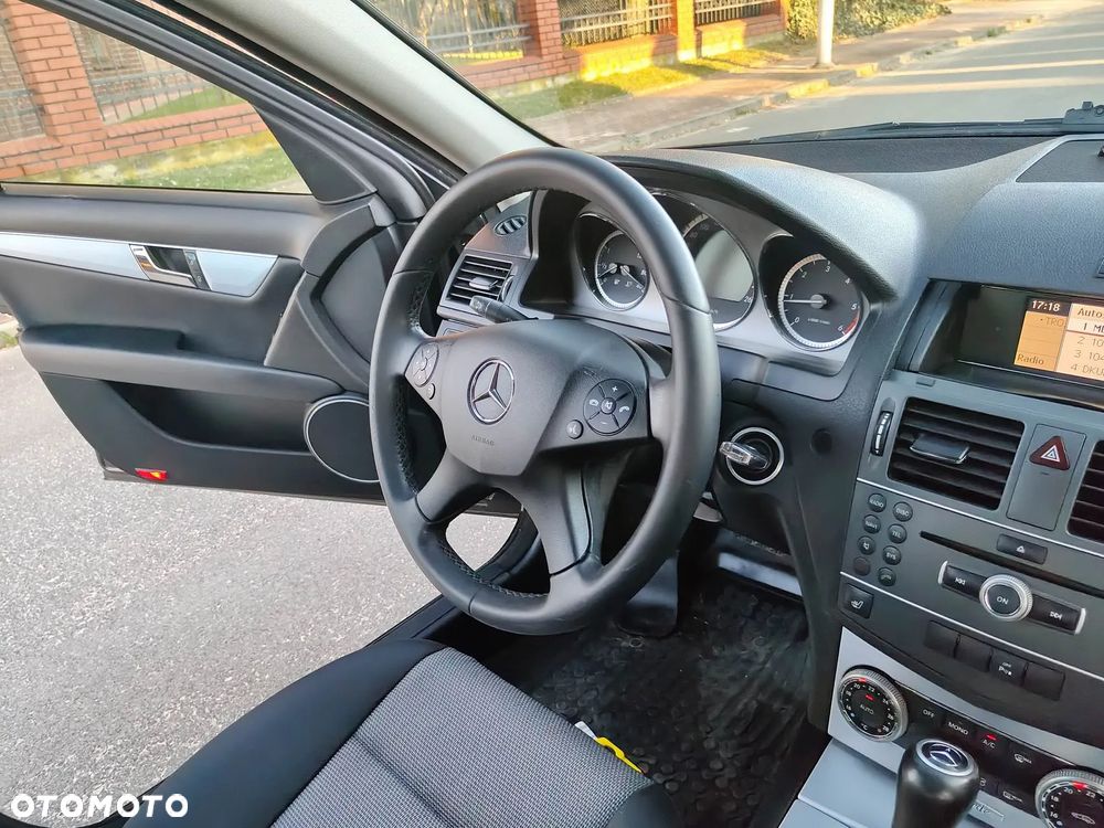 Mercedes-Benz Klasa C 220 CDI DPF Automatik BlueEFFICIENCY Avantgarde - 24