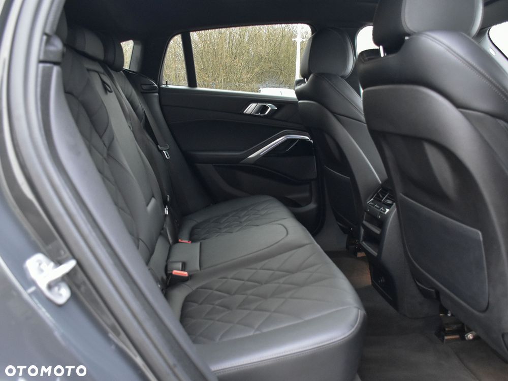 BMW X6 M50i - 11