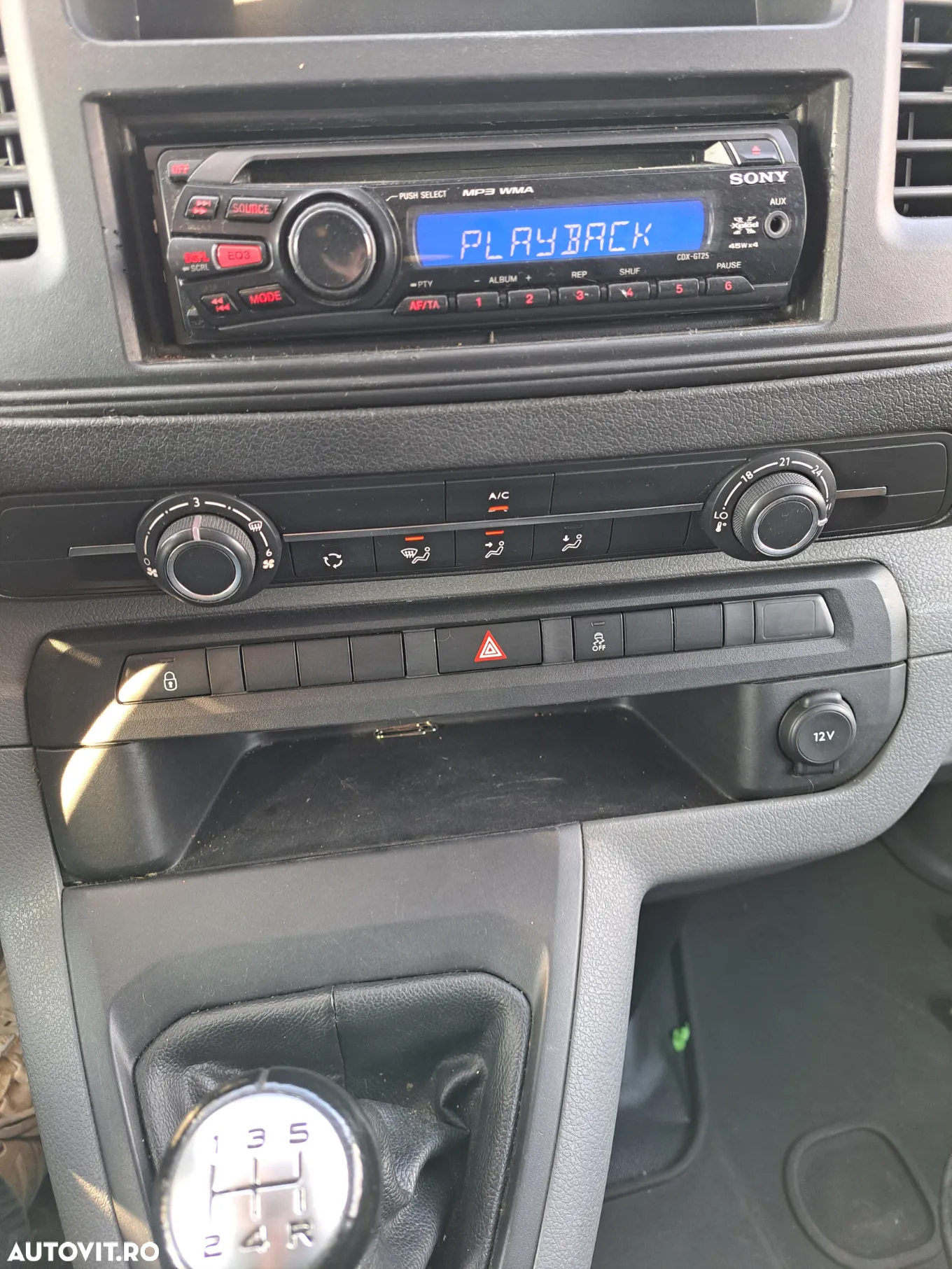 Peugeot EXPERT - 13