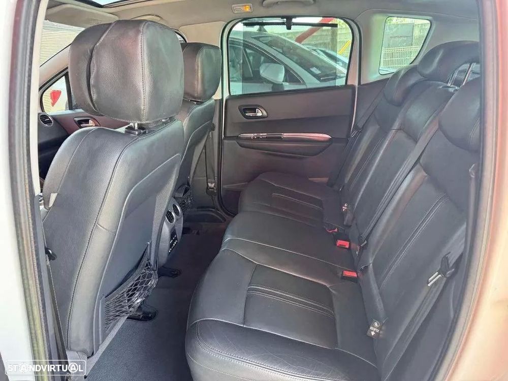 Peugeot 3008 2.0 HDi Hybrid4 - 11