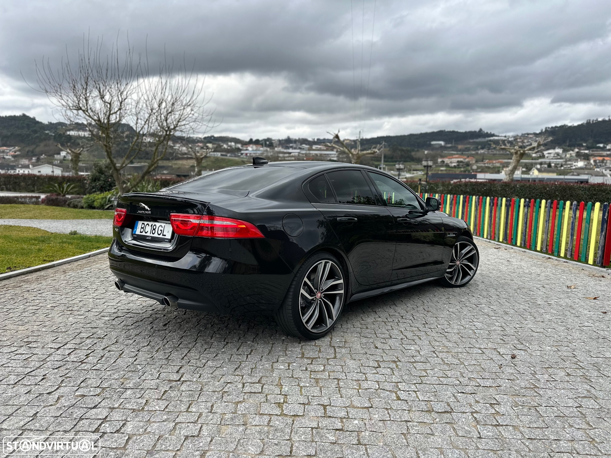 Jaguar XE 2.0 D R-Sport AWD Aut. - 2