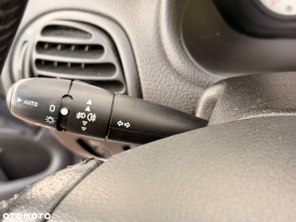 Peugeot 206 - 25