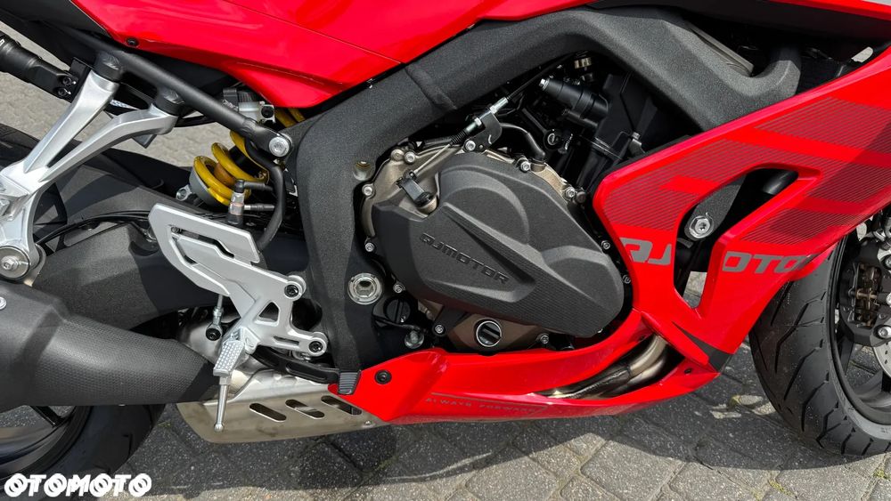 QJMOTOR SRK 800RR - 12