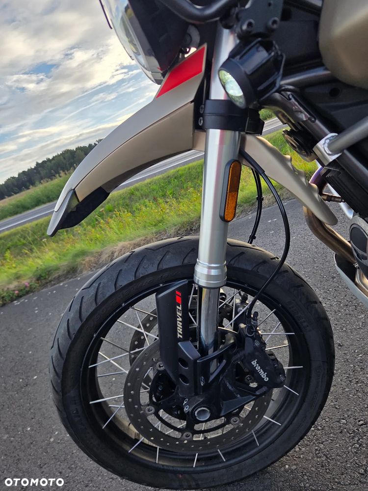 Moto Guzzi V85 - 12