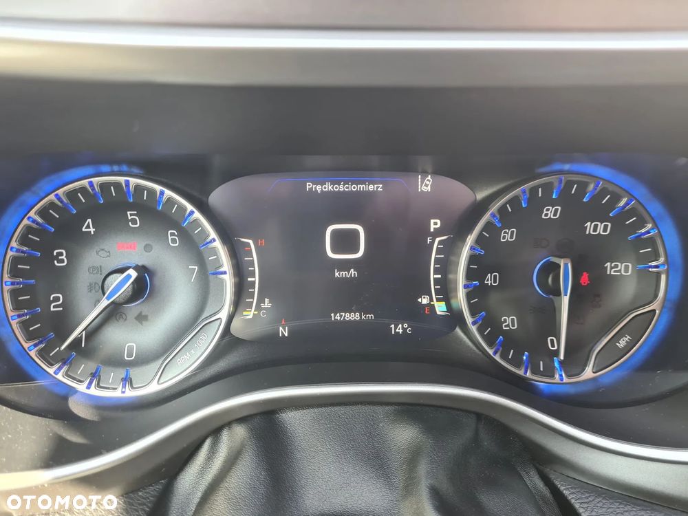 Chrysler Pacifica - 8