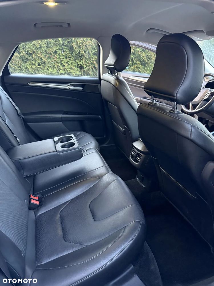 Ford Fusion - 27