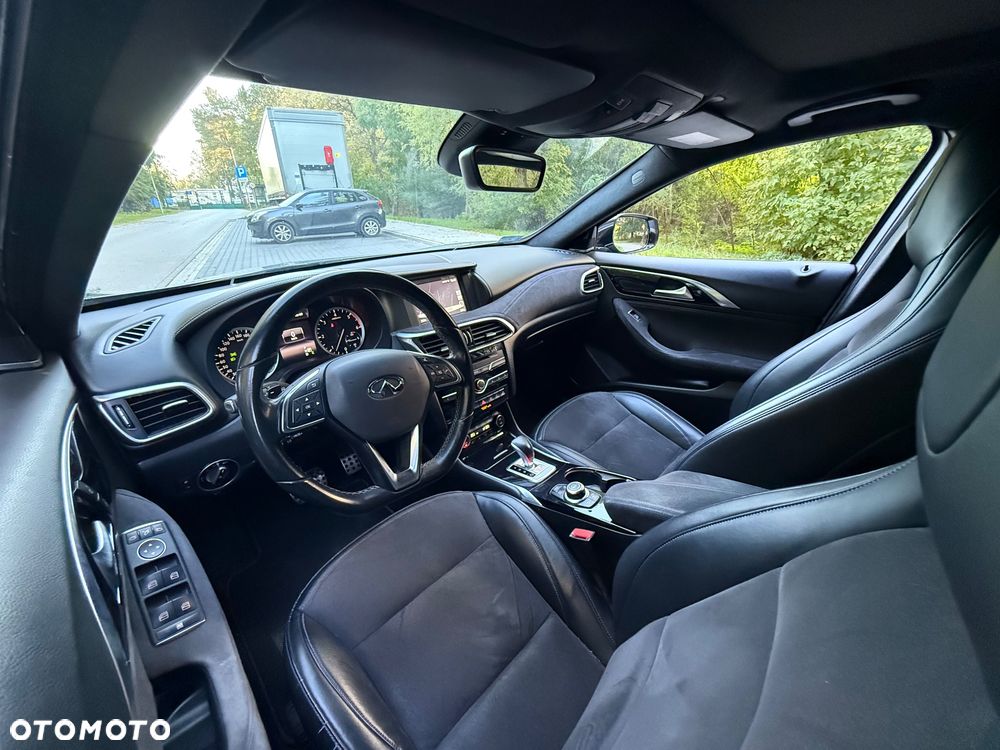 Infiniti Q30 - 15