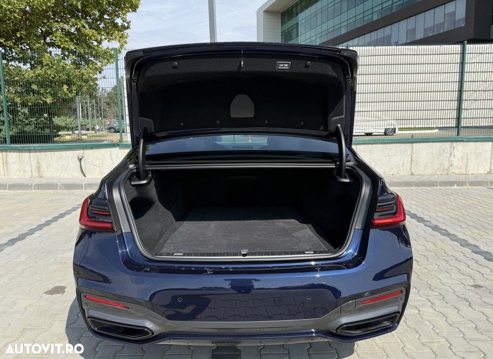 BMW Seria 7 730d xDrive MHEV - 29