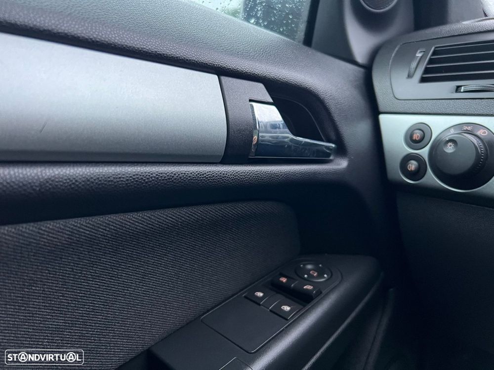 Opel Astra GTC 1.3 CDTi - 24