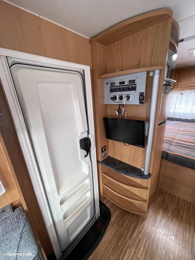 Burstner Privilége T615 cama francesa - 28