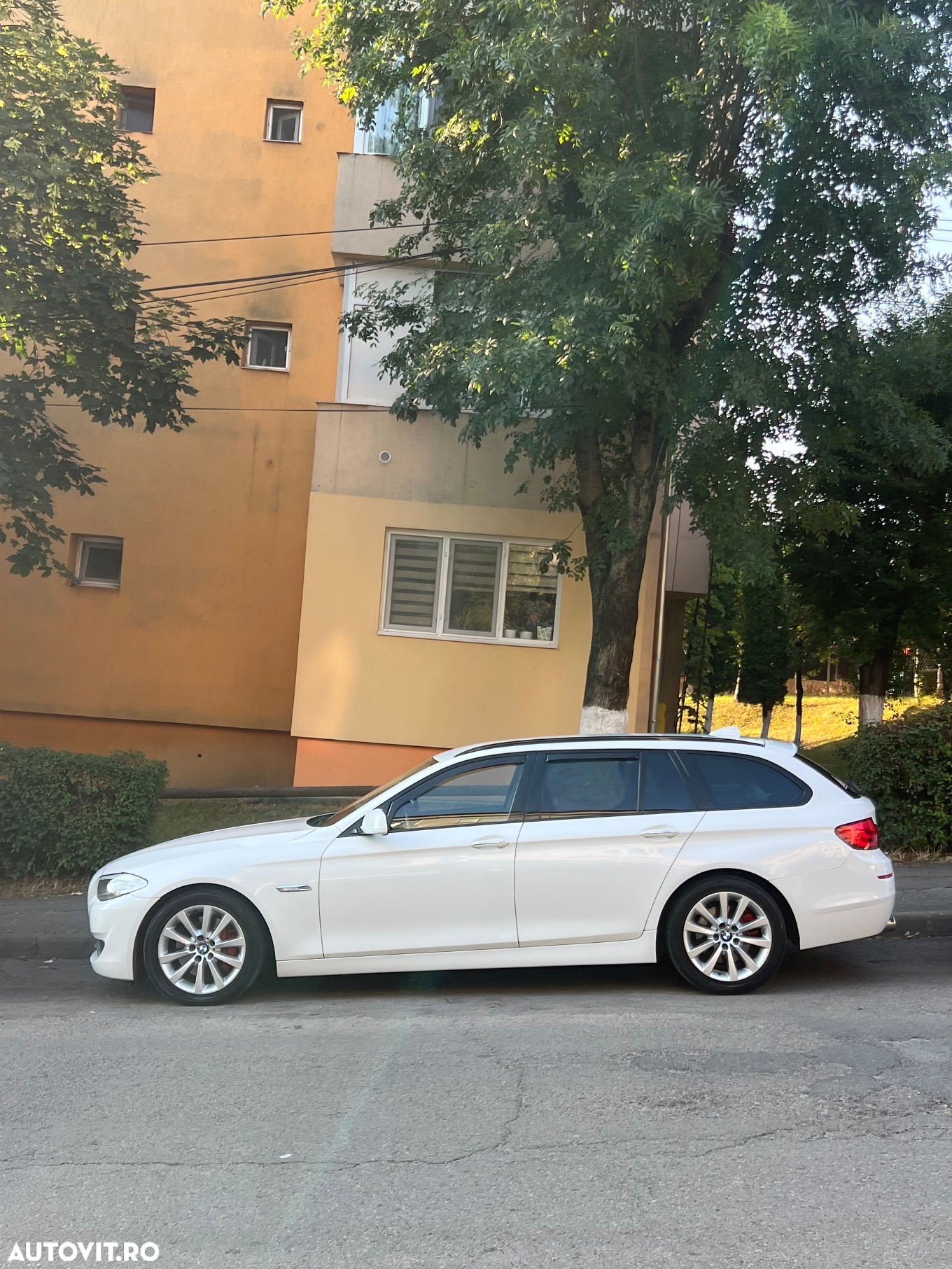 BMW Seria 5 525d xDrive Sport-Aut. - 11