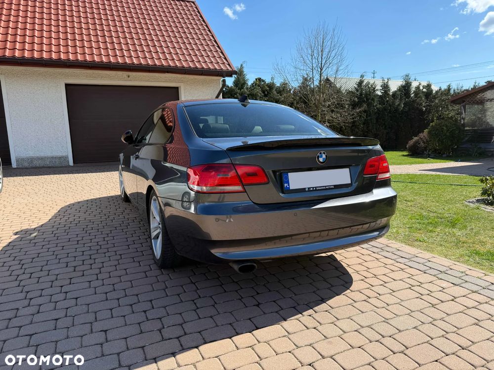 BMW Seria 3 320i - 5