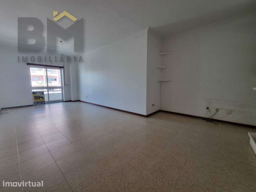 Apartamento T2 em prédio com elevador. - Grande imagem: 4/14