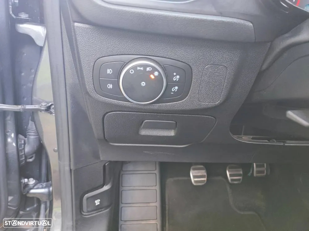 Ford Focus 1.0 EcoBoost ST-Line X - 15