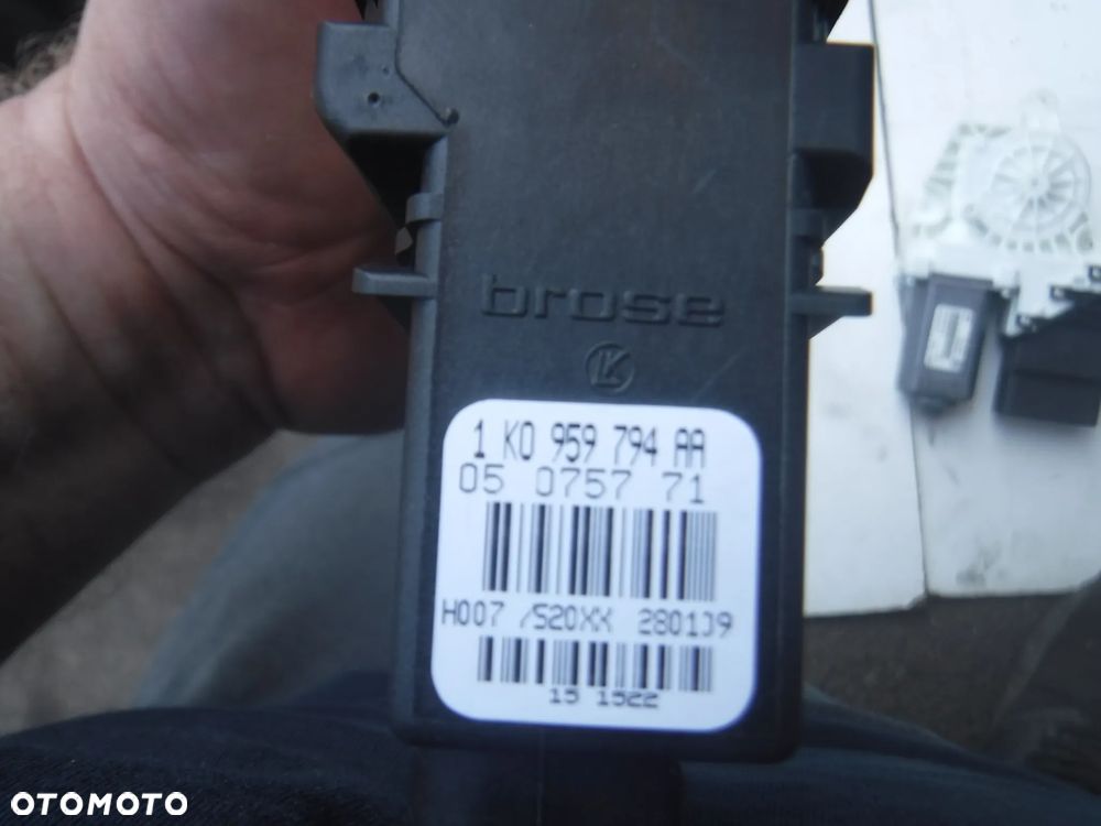 Vw Tiguan Skoda Seat Golf Passat B6  silniczek tyl szyby 5N0959703 1K0959794E   5N0959704B 1K0959795AA 5N0959703B 1K0959794AA 5N0959704 1K0959795E - 8