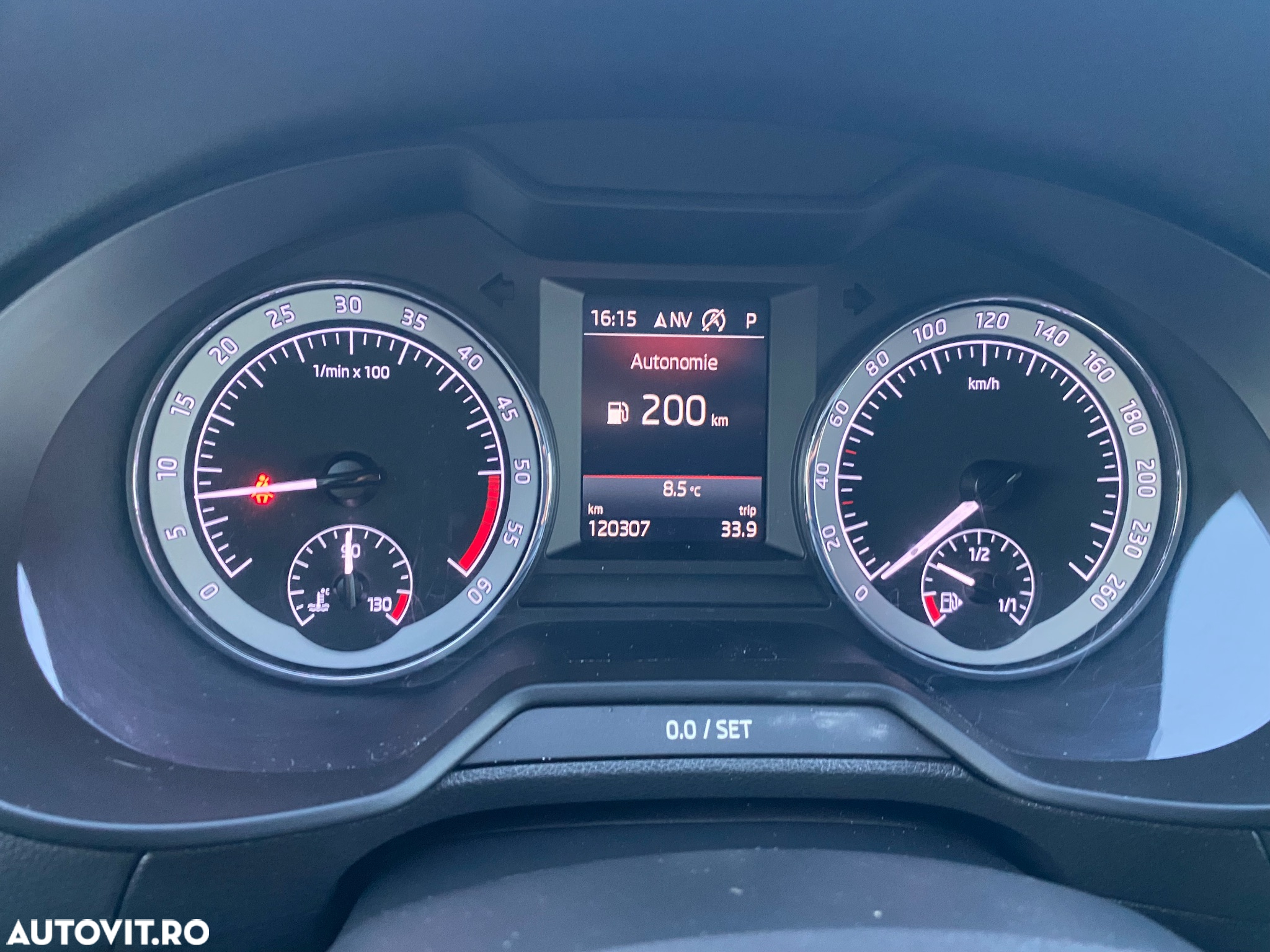 Skoda Octavia 2.0 TDI DSG Ambition - 2