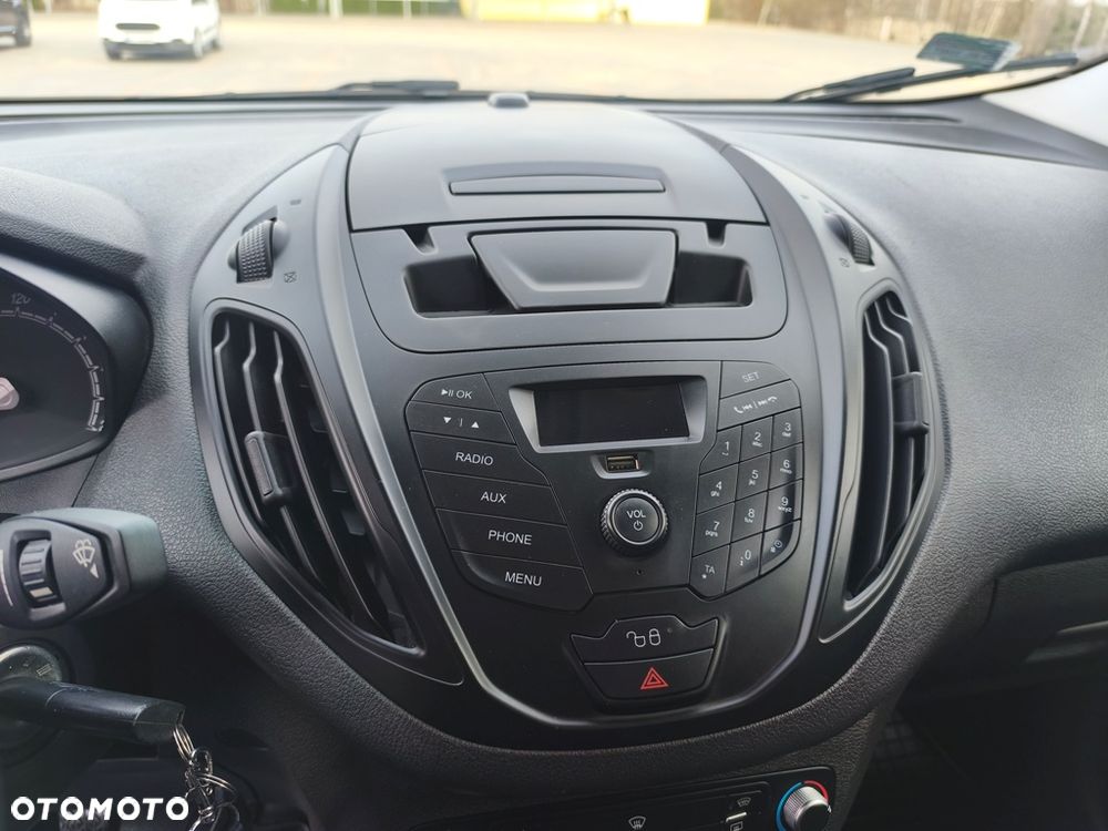 Ford Transit Courier - 32