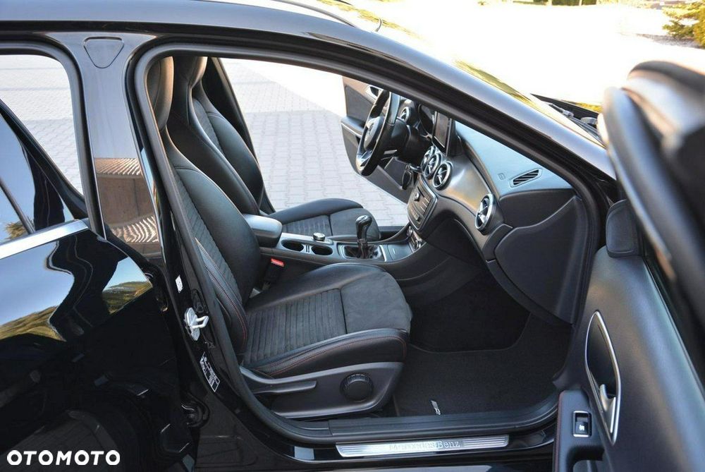 Mercedes-Benz GLA 200 AMG Line - 17