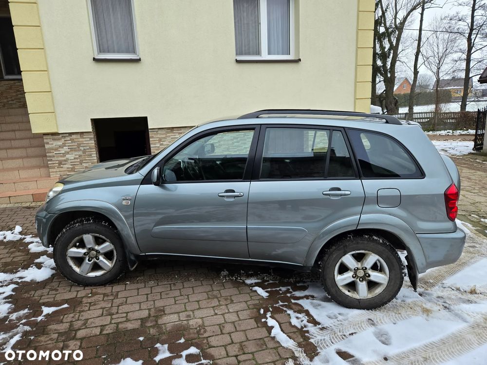 Toyota RAV4 2.0 D-4D 4x4 - 4