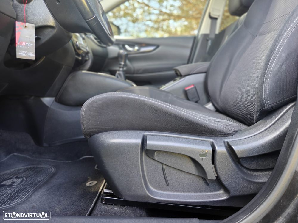 Nissan Qashqai 1.5 dCi N-Connecta 18 - 24