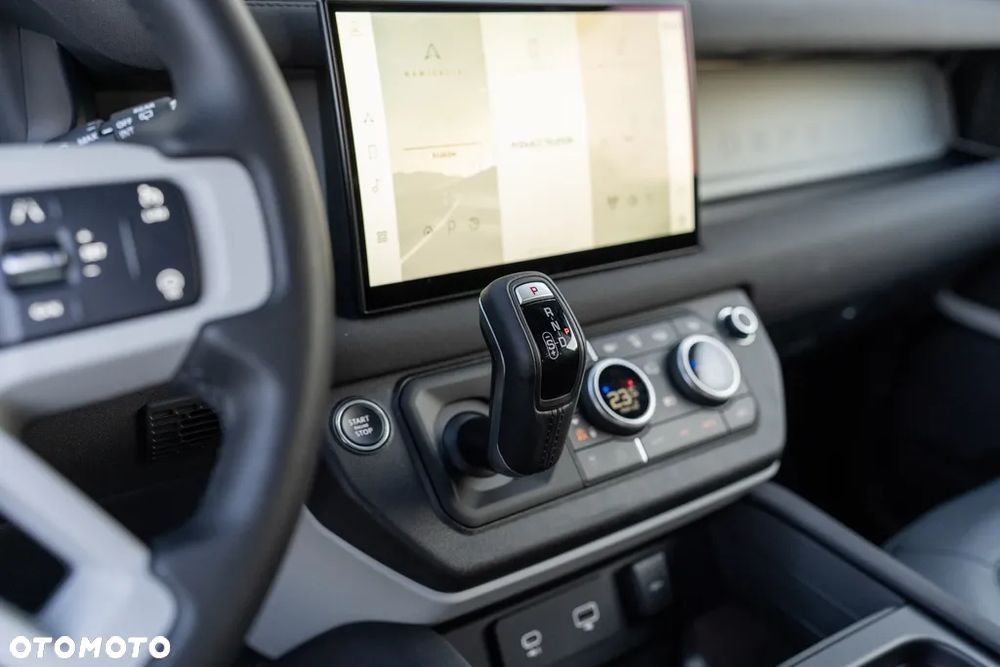 Land Rover Defender - 13