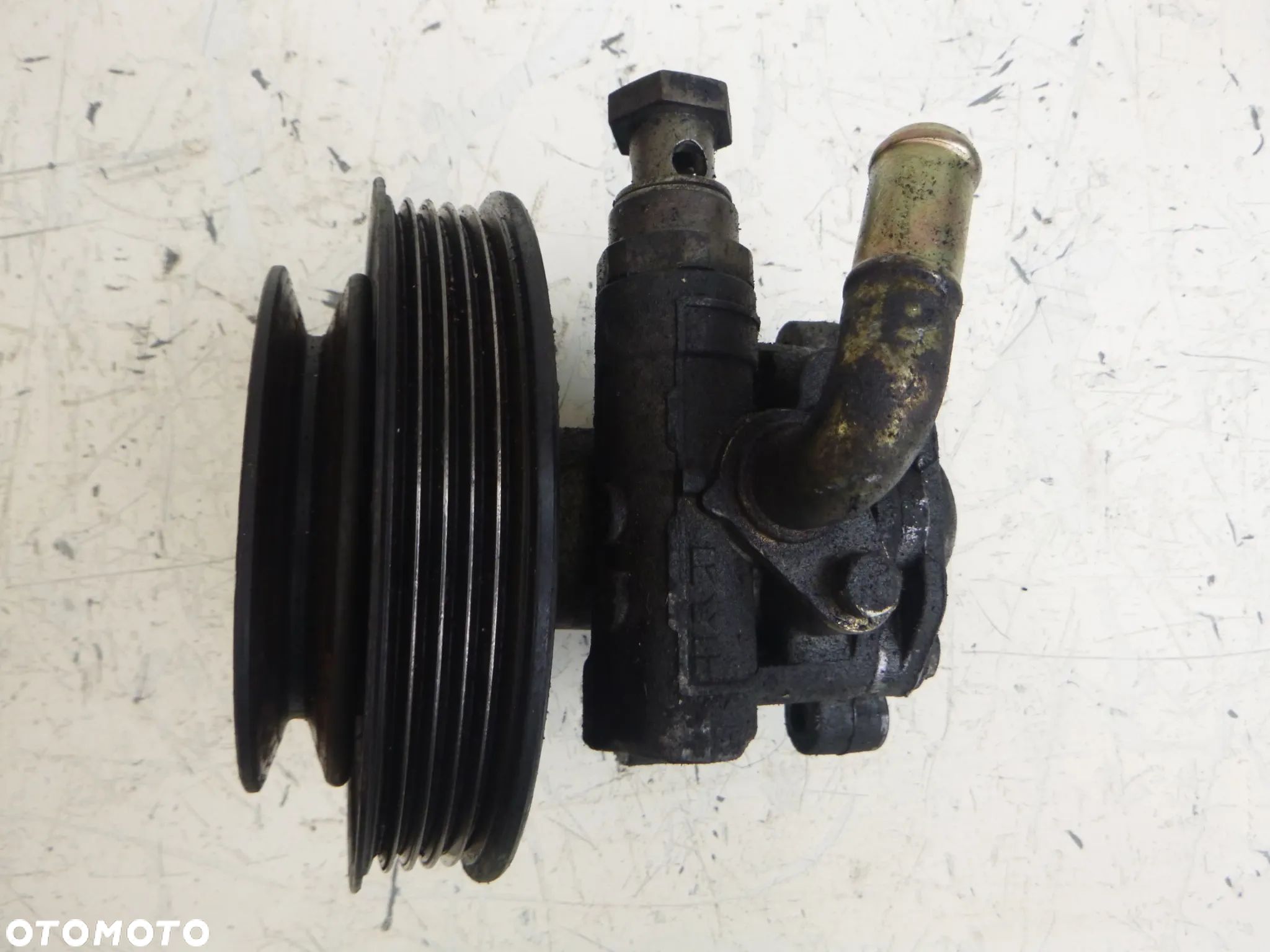 W Passat B5 1,8 20V pompa wspomagania 8D0145156L - 1