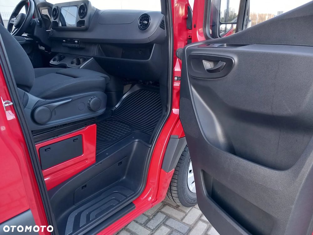 Mercedes-Benz Sprinter - 11