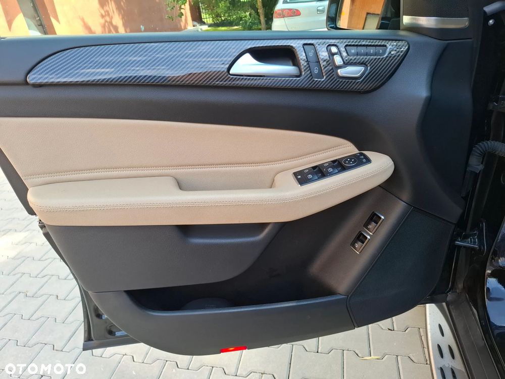 Mercedes-Benz GLS - 18