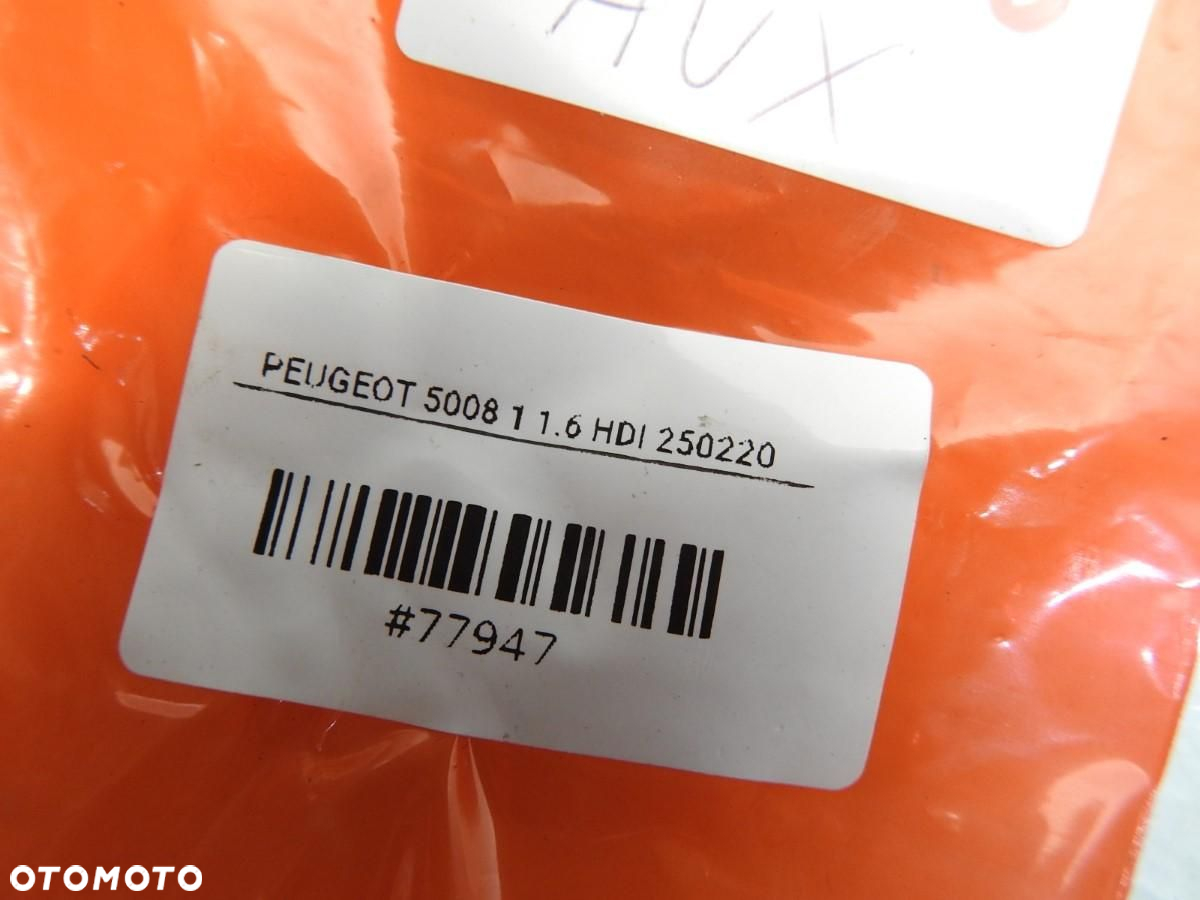 GNIAZDO AUX PEUGEOT 5008 I 9672477880 - 6