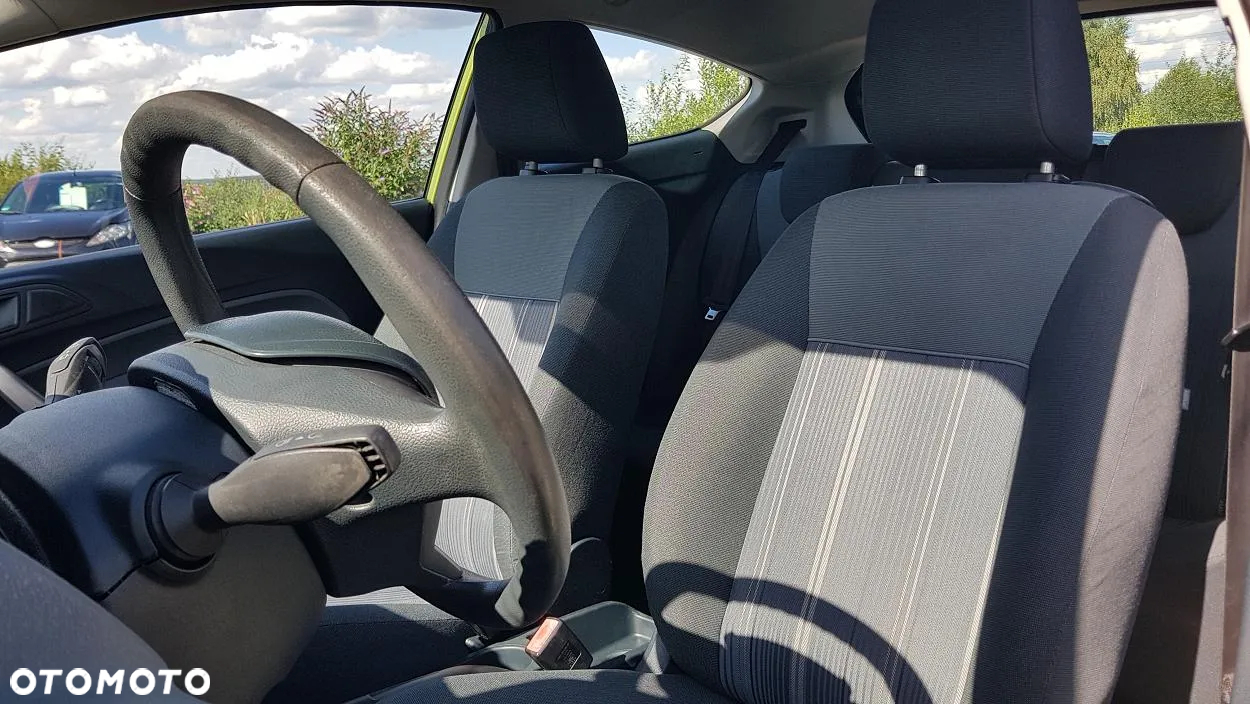 Ford Fiesta 1.25 Ambiente - 30