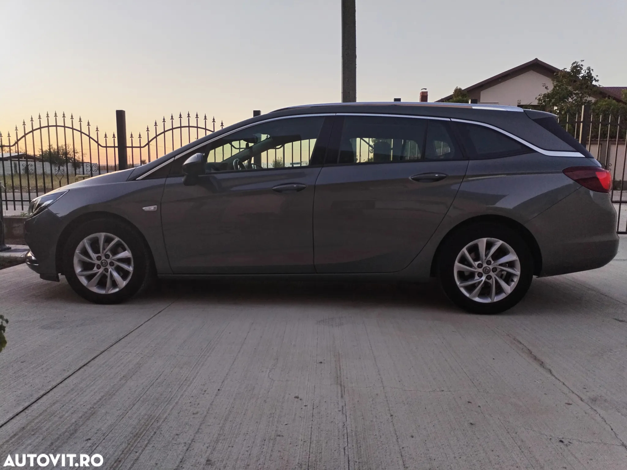 Opel Astra 1.6 D (CDTI) Sports Tourer Innovation - 2