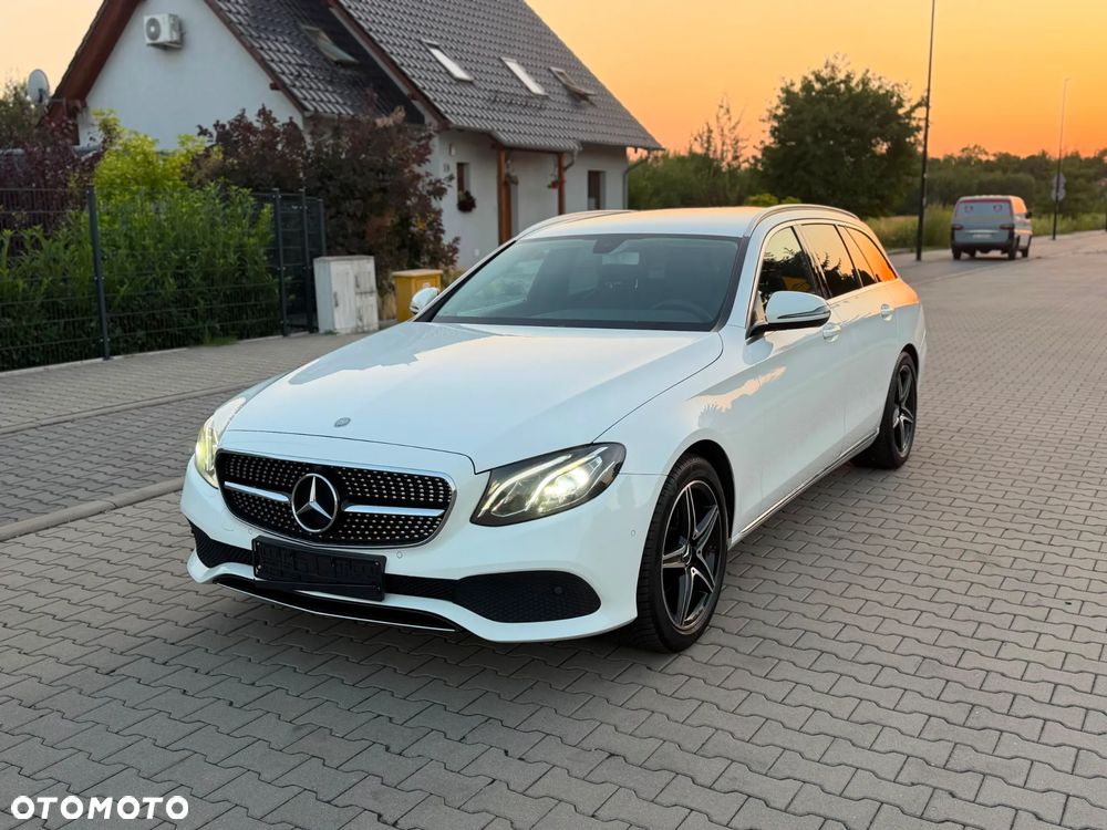 Mercedes-Benz Klasa E 220 d 4Matic 9G-TRONIC Avantgarde - 3