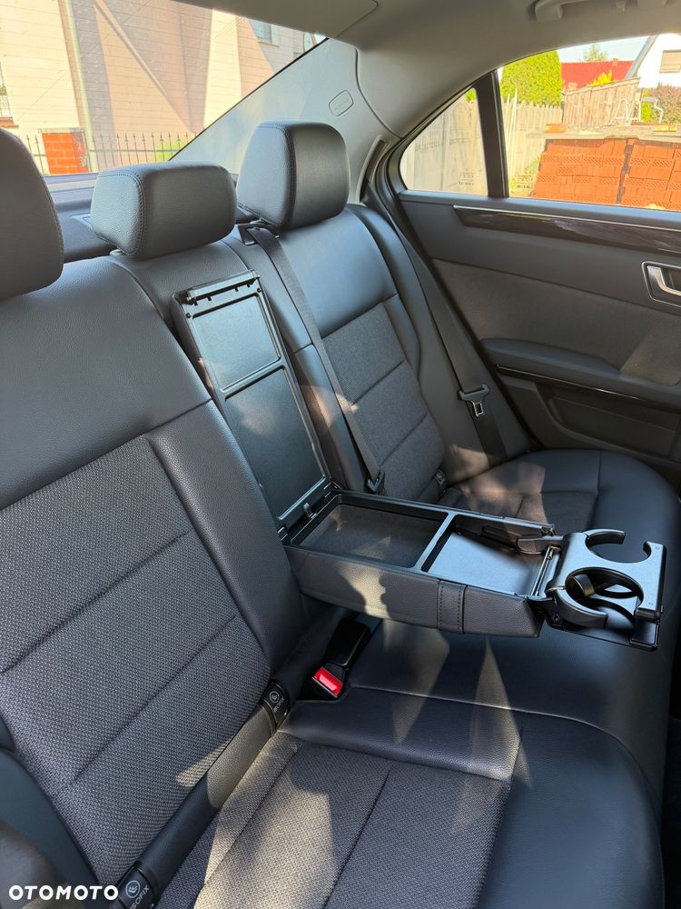 Mercedes-Benz Klasa E 300 CDI DPF BlueEFFICIENCY 7G-TRONIC Avantgarde - 9