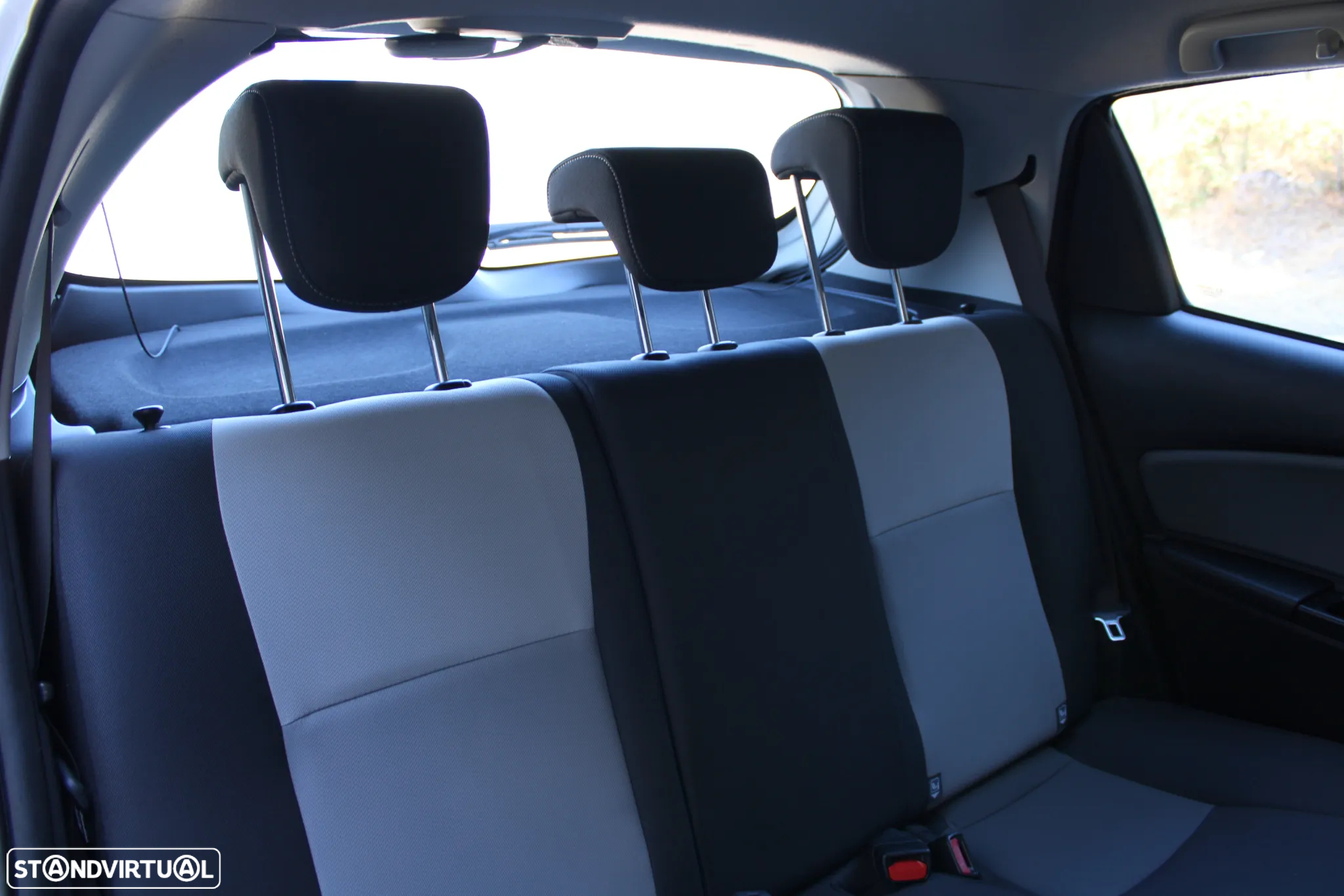 Toyota Yaris 1.5 HSD Comfort+P.Style - 13