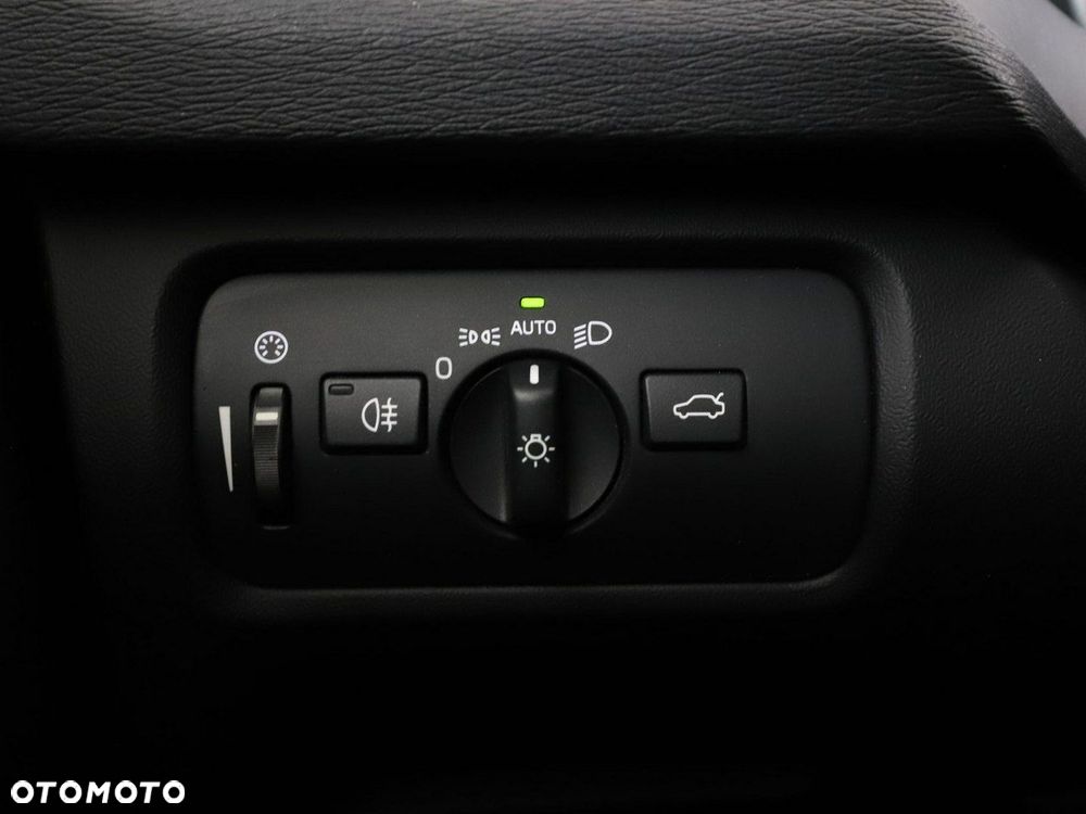 Volvo V40 T2 Momentum - 32