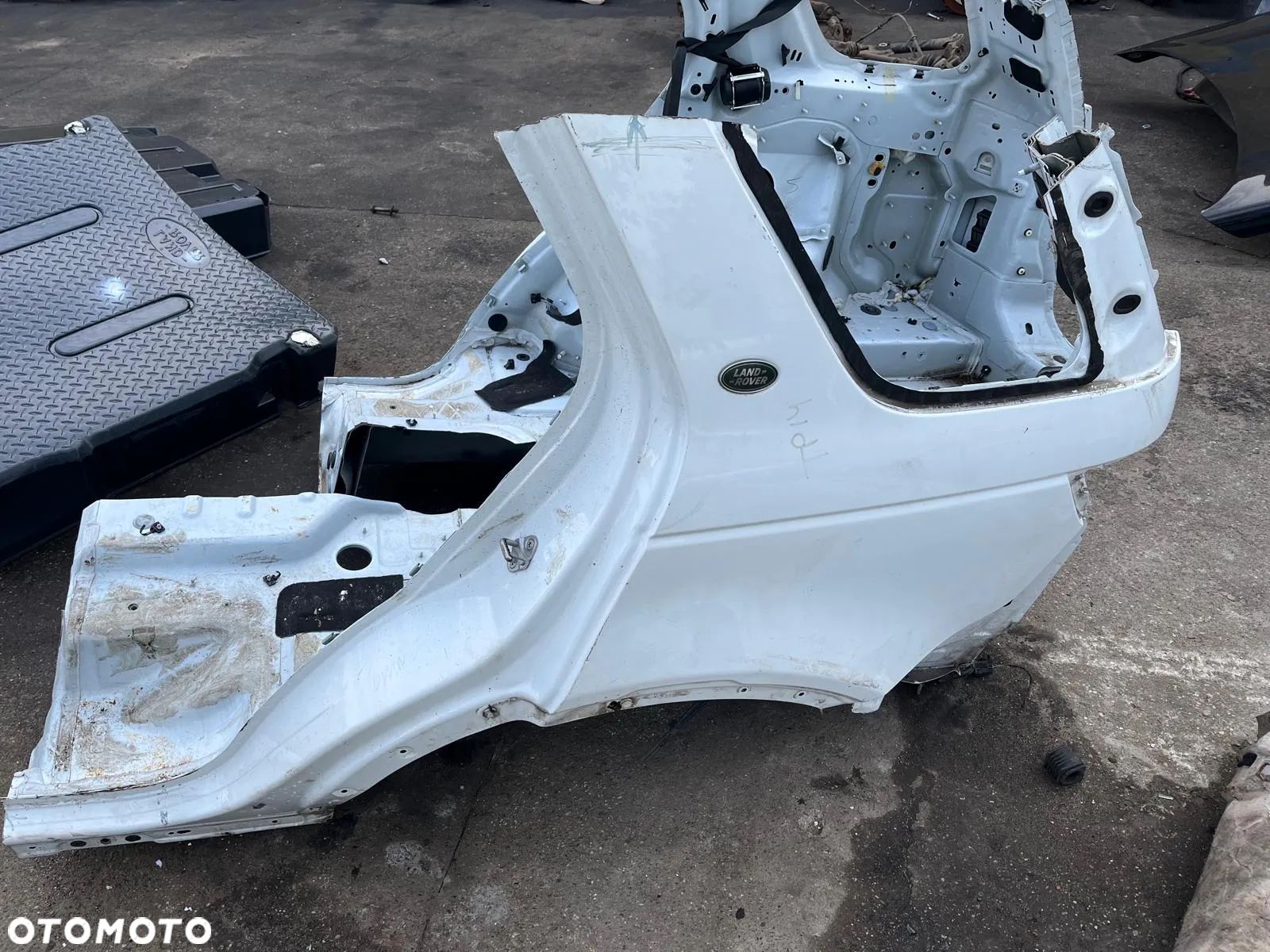 Błotnik tył tylny lewy ćwiartka Land Rover Discovery Sport L550 - 1