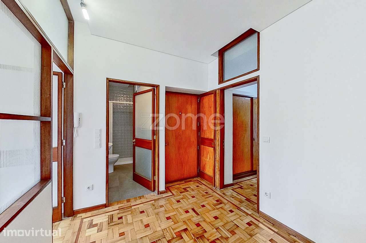 Apartamento T2 com varanda, Totalmente Renovado em Paranhos, Porto - Grande imagem: 5/27
