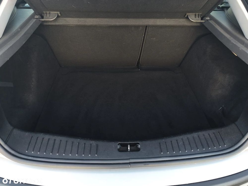Ford Focus 1.6 Ghia - 11