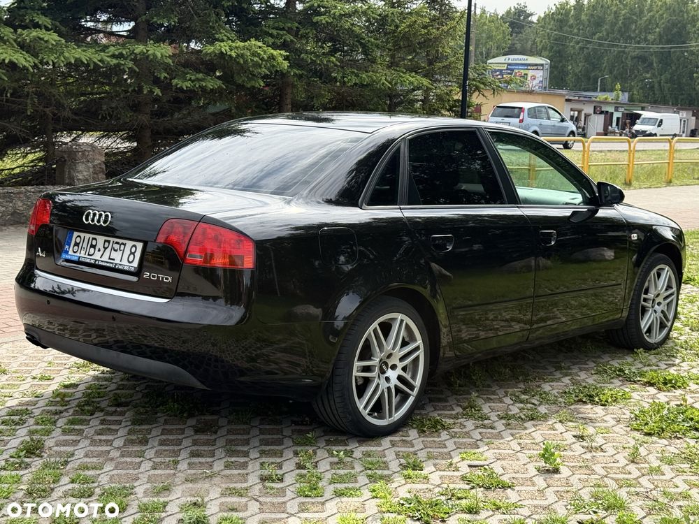 Audi A4 Limousine - 4