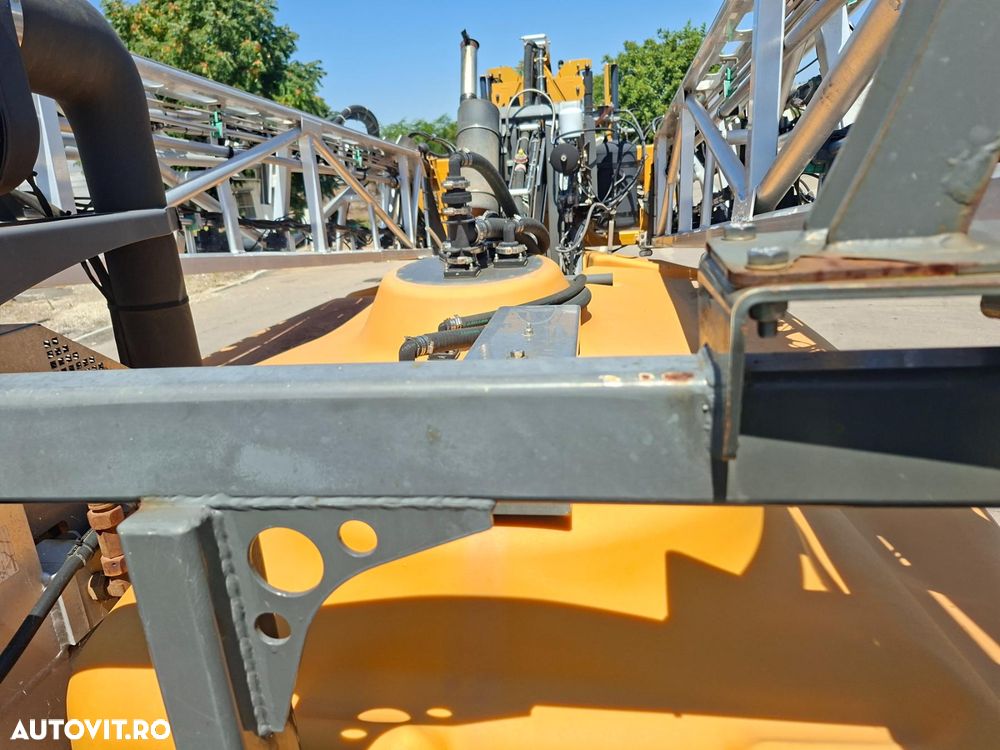 Challenger ROGATOR 635 SPRAYER - 32