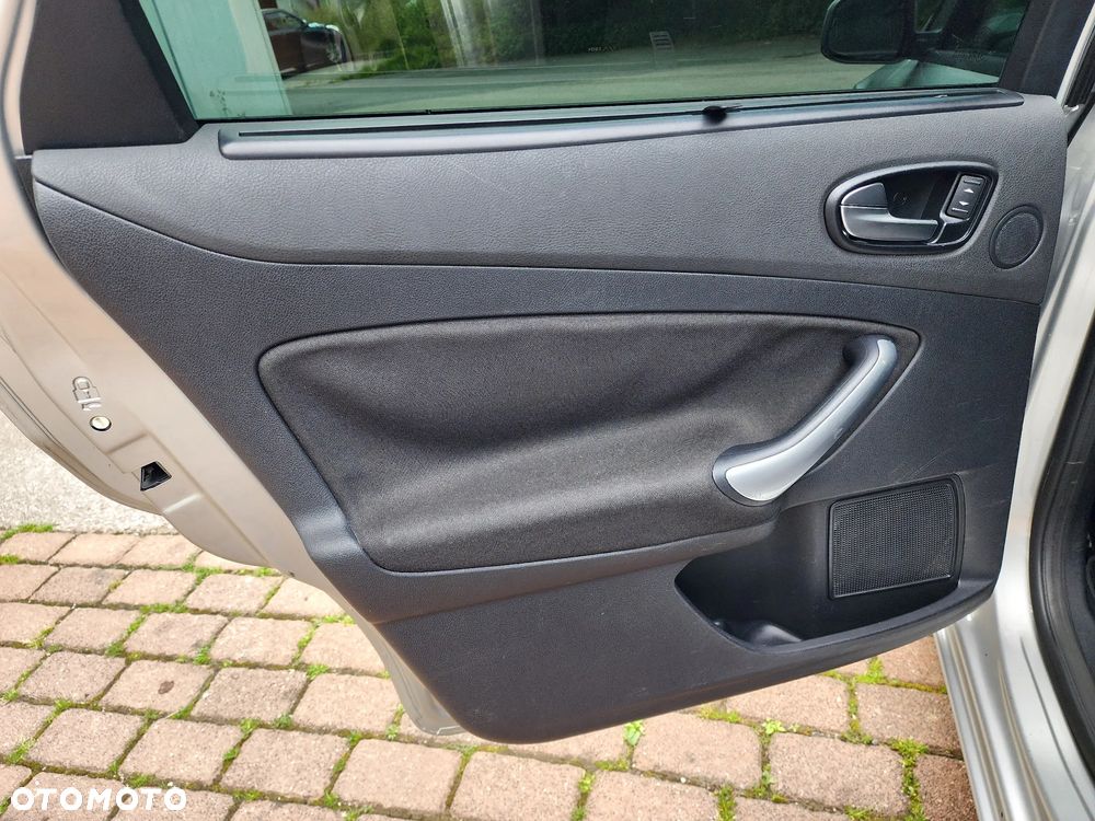 Ford Mondeo 2.0 Trend - 36