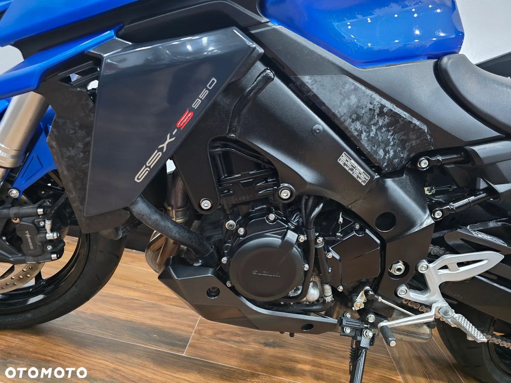 Suzuki GSX - 15