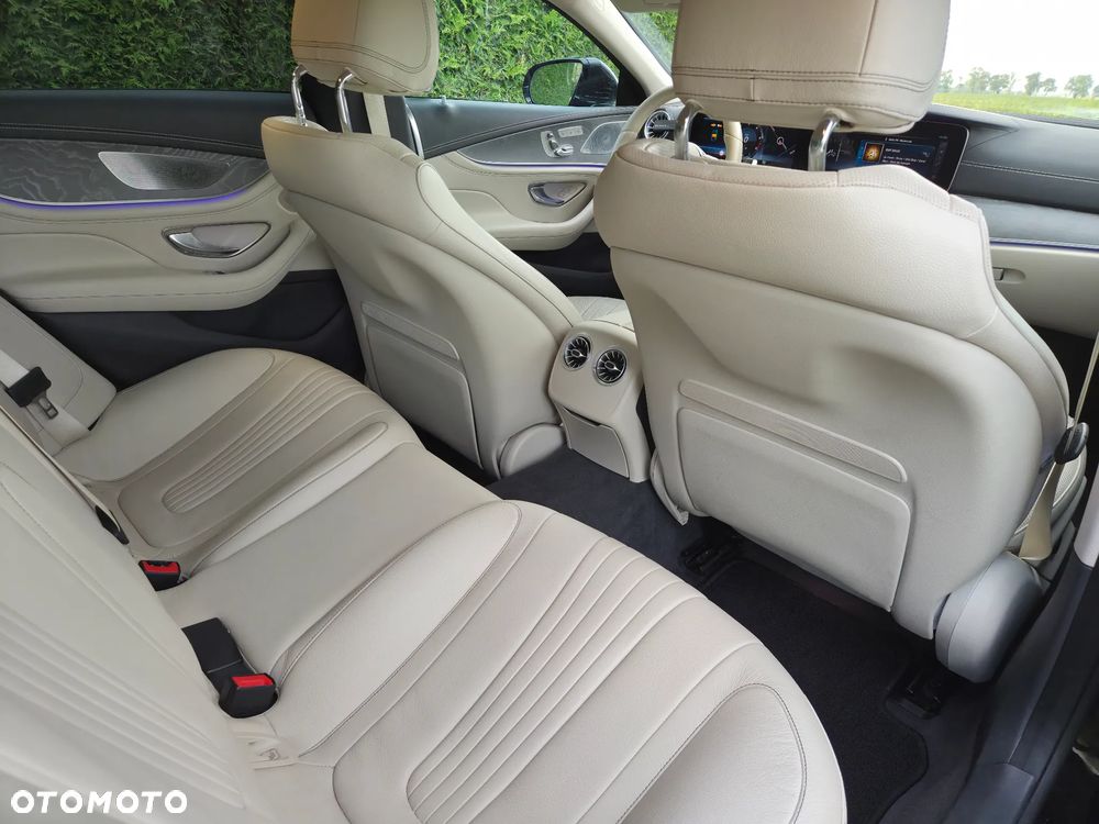 Mercedes-Benz CLS - 6