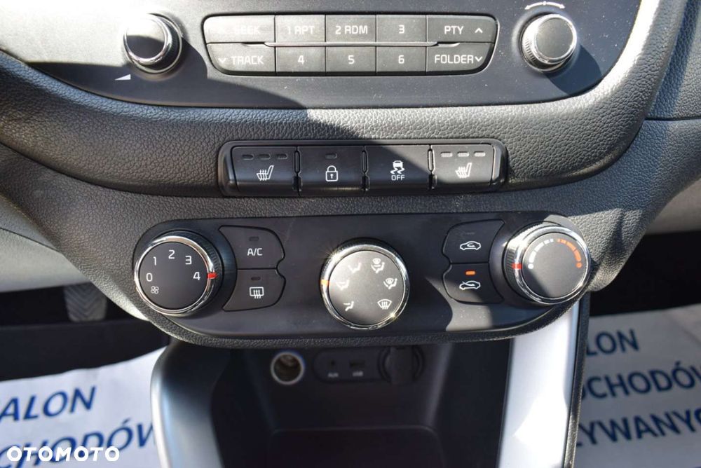 Kia Ceed - 32